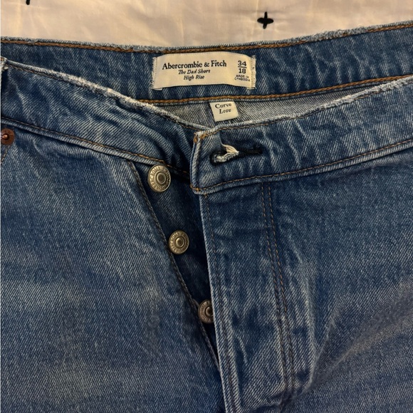 Abercrombie: Curve love, the dad short, high rise - Picture 3 of 4